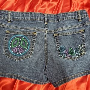 Girls Faded Glory Peace shorts